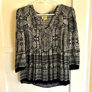 Fig and flower casual shirt. Size M